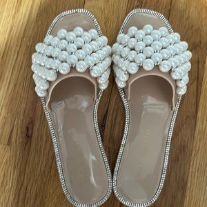 Gorgeous pearl slides